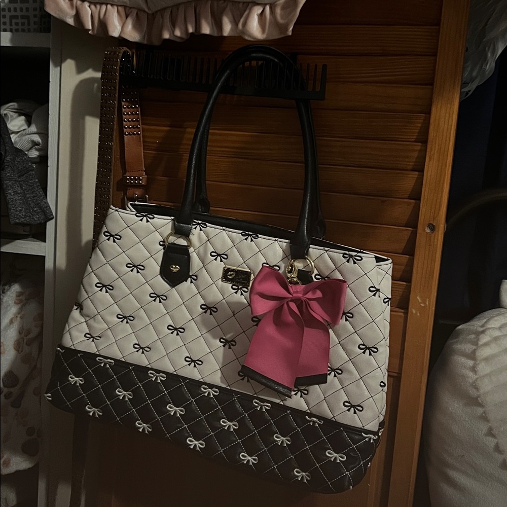 Betsy Johnson black and white bow tote bag with bow keychain